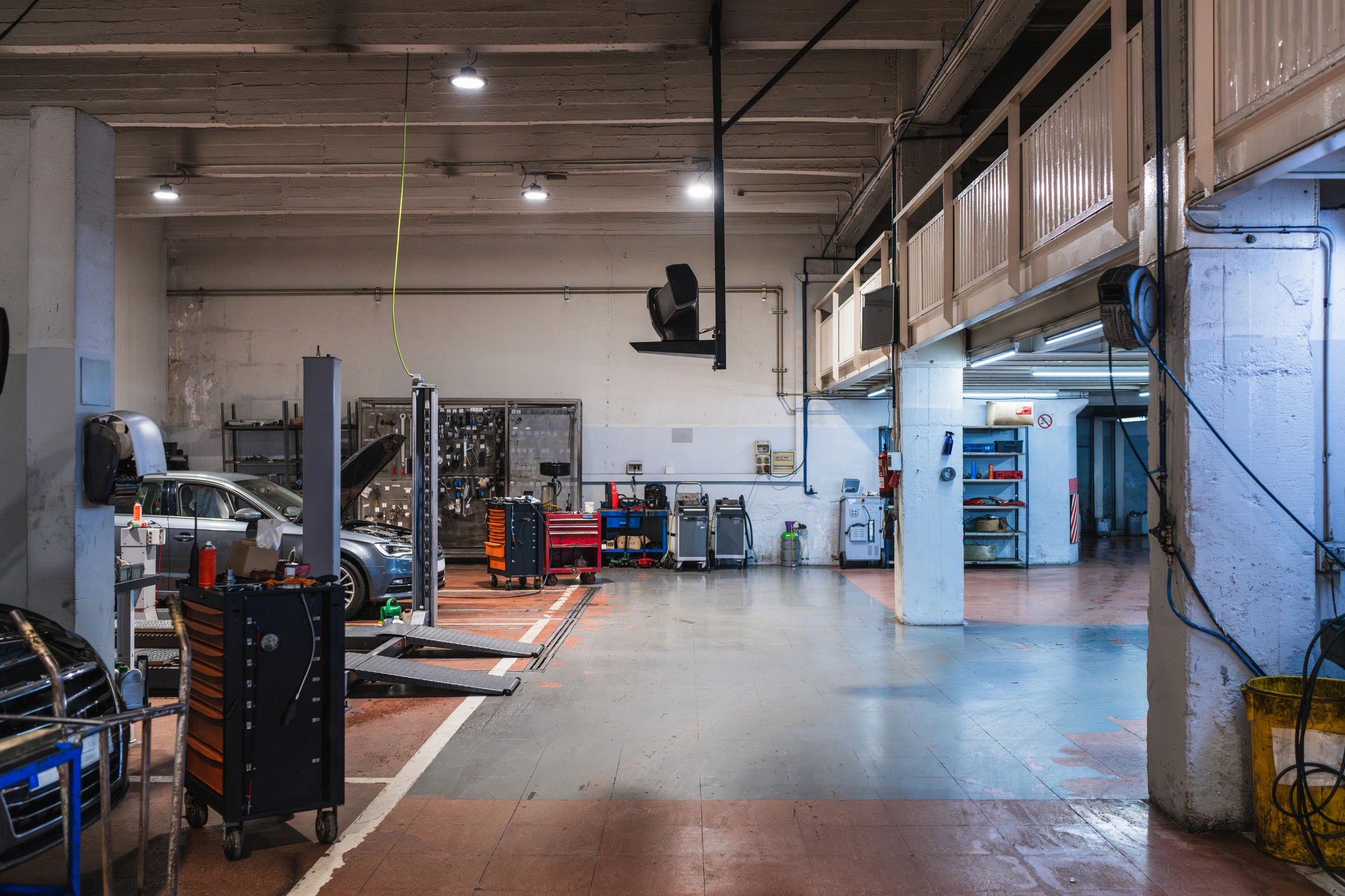 Workshop space prepared for automotive projects